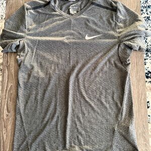 Nike Dri-FIT Men's Short Sleeve Tee - Gray